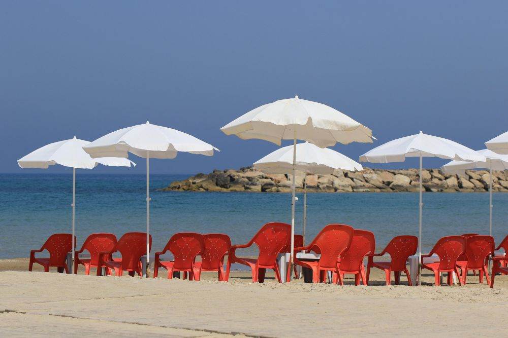 Apele Române scot la licitaţie 102 subsectoare de plajă pe litoral